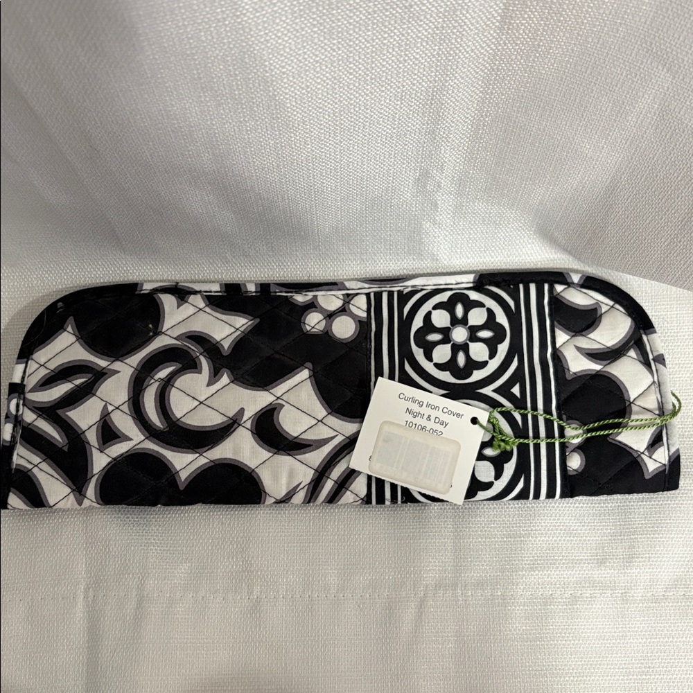 NWT Vera Bradley Black and White Quilted Curling Iron Cover Night and Day - Picture 2 of 2